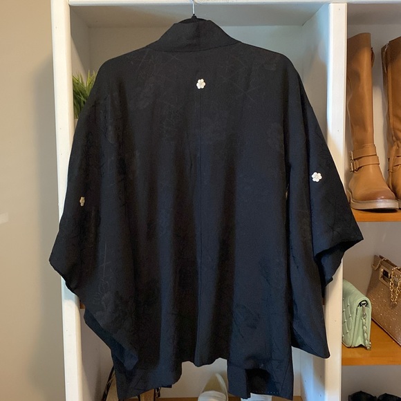 Vintage black silk kimino - fits small or medium.Like new. - Picture 7 of 9